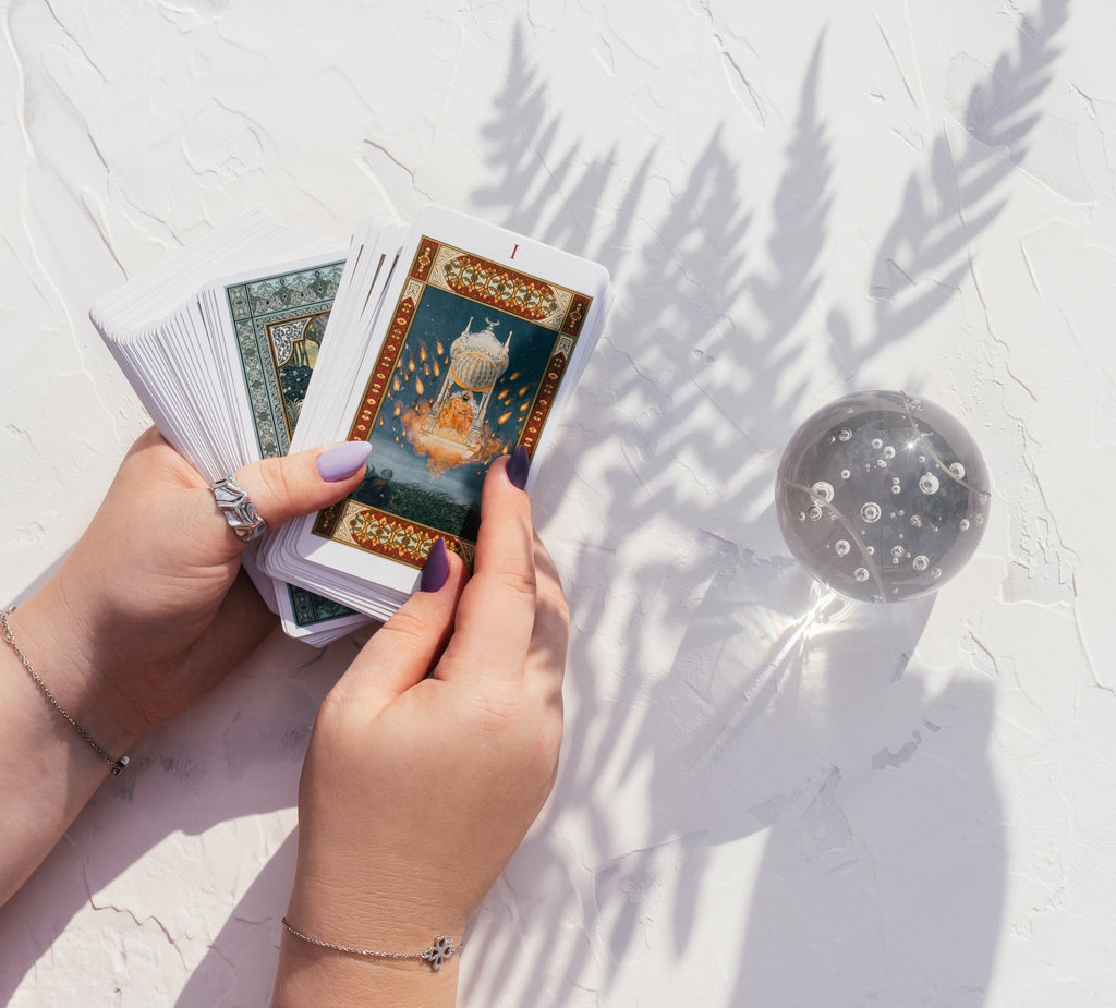 Myths-About-Tarot-Cards-What-People-Think-vs.-What-s-Actually-True CardsHouse